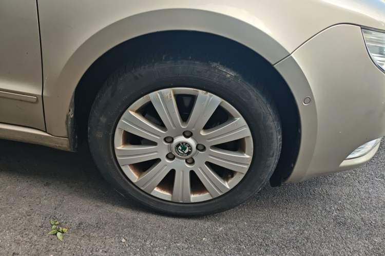 Used Skoda Superb 2012 1.8TSI Automatic Elegant Edition Right Front Wheel Hub