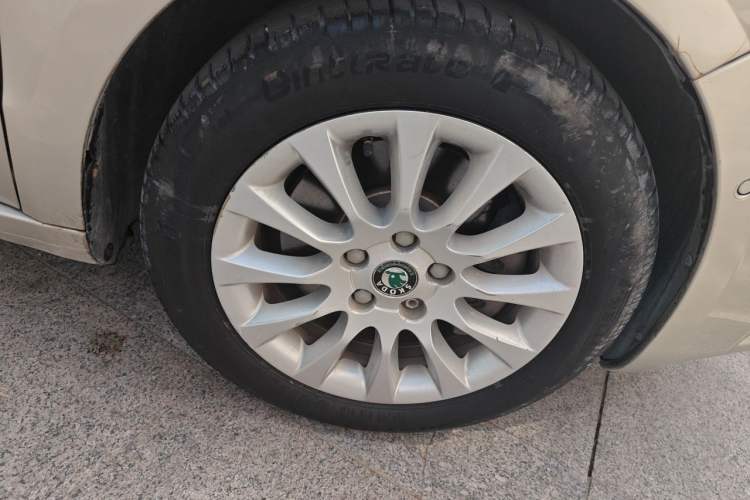 Used Skoda Superb 2012 2.0 TSI Automatic Luxury Edition Right Front Wheel Hub