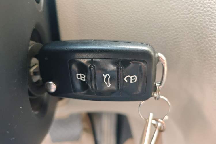 Used Skoda Superb 2012 1.8TSI Automatic Elegant Edition Vehicle Key