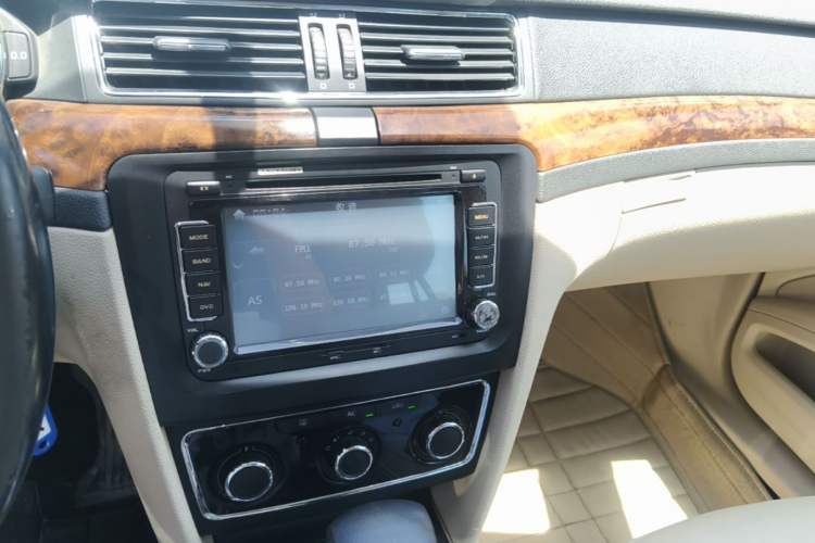 Used Skoda Superb 2012 1.8TSI Automatic Elegant Edition Audio And AC Panel
