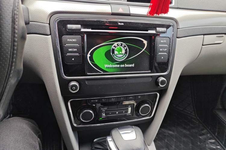 Used Skoda Superb 2012 1.8TSI Automatic Prestige Edition Audio And AC Panel