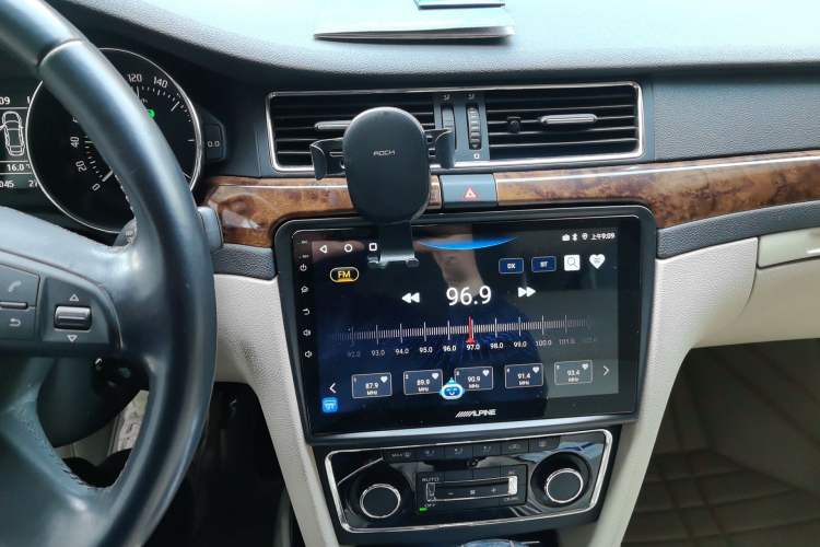 Used Skoda Superb 2012 1.8TSI Automatic Prestige Edition Audio And AC Panel