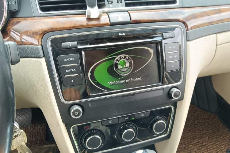 Used Skoda Superb 2012 1.4TSI DSG Elegant Edition Audio And AC Panel