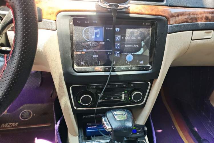 Used Skoda Superb 2012 1.8TSI Automatic Prestige Edition Audio And AC Panel