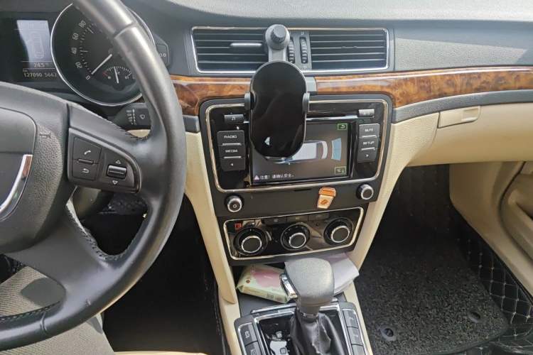Used Skoda Superb 2012 1.8TSI Automatic Elegant Edition Audio And AC Panel