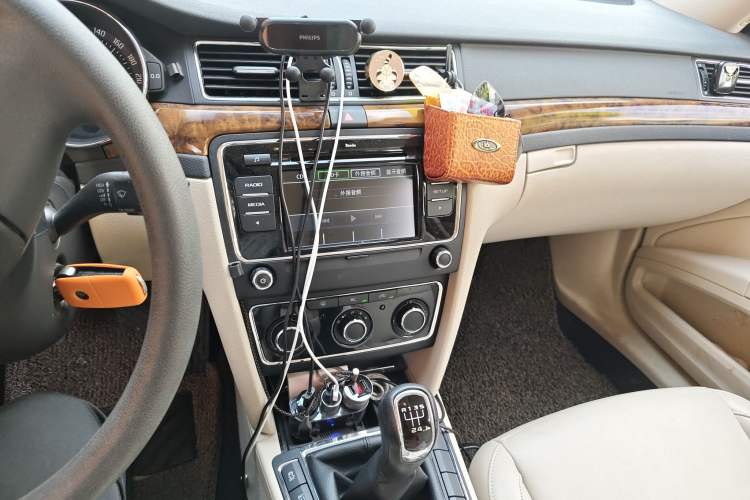 Used Skoda Superb 2012 1.8TSI Manual Elegant Edition Audio And AC Panel