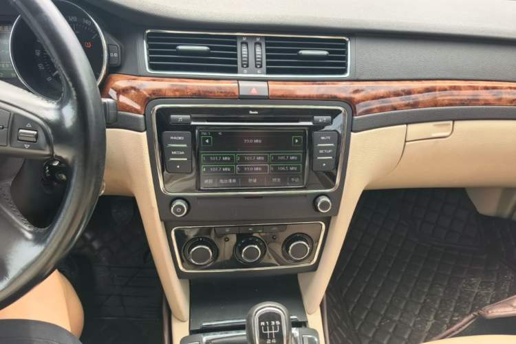 Used Skoda Superb 2012 1.8TSI Manual Elegant Edition Audio And AC Panel