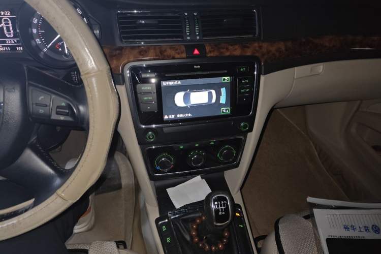 Used Skoda Superb 2012 1.8TSI Manual Elegant Edition Audio And AC Panel