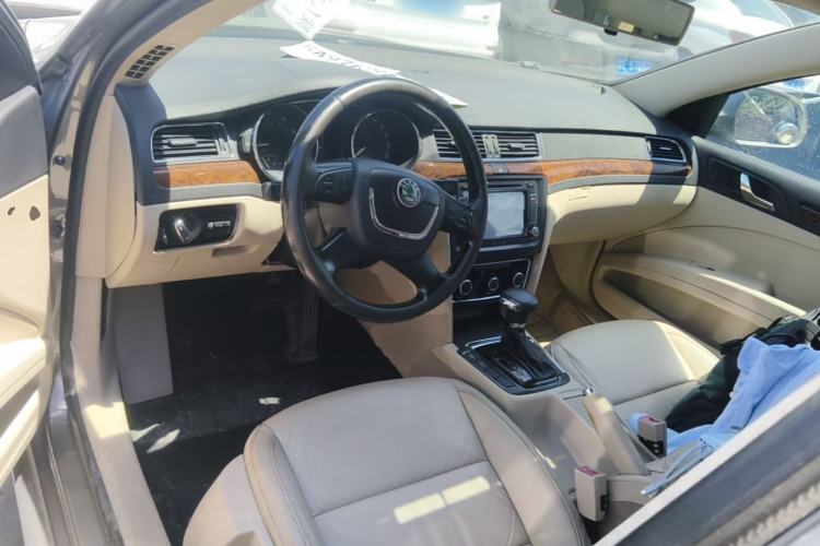 Used Skoda Superb 2012 1.8TSI Automatic Elegant Edition Center Console