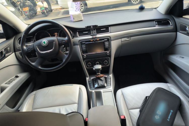 Used Skoda Superb 2012 1.8TSI Automatic Elegant Edition Center Console