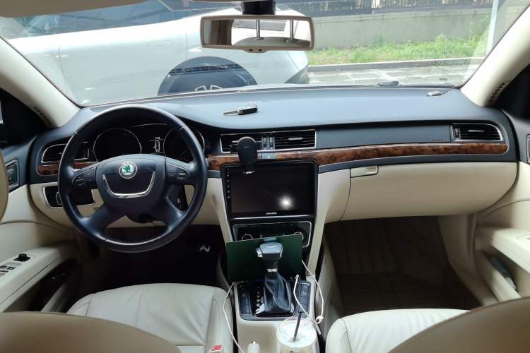 Used Skoda Superb 2012 1.8TSI Automatic Prestige Edition Center Console