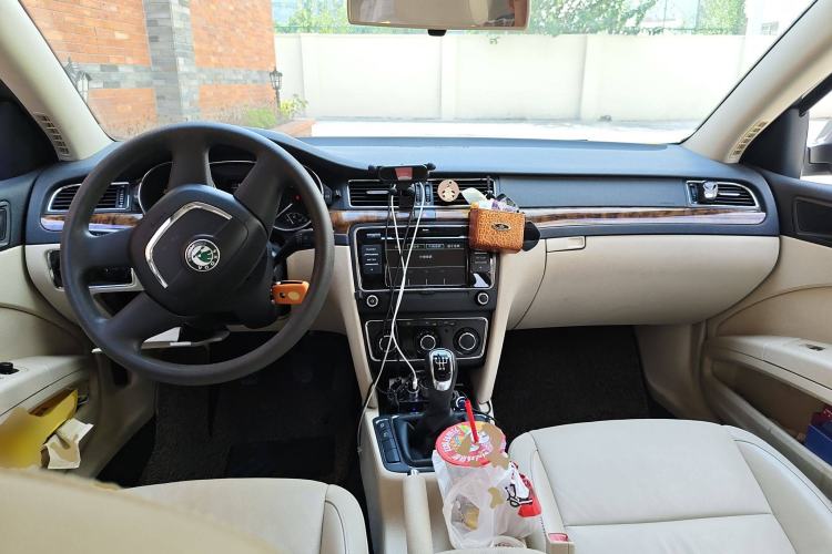 Used Skoda Superb 2012 1.8TSI Manual Elegant Edition Center Console