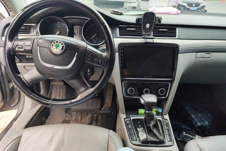 Used Skoda Superb 2012 1.8TSI Automatic Elegant Edition Center Console