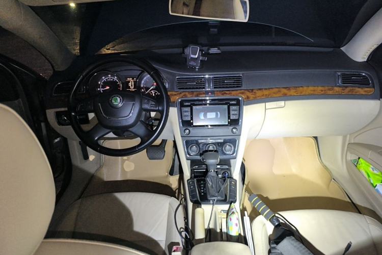 Used Skoda Superb 2012 1.8TSI Automatic Elegant Edition Center Console