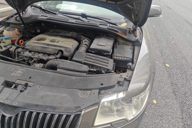 Used Skoda Superb 2012 1.8TSI Automatic Elegant Edition Engine Bay Left