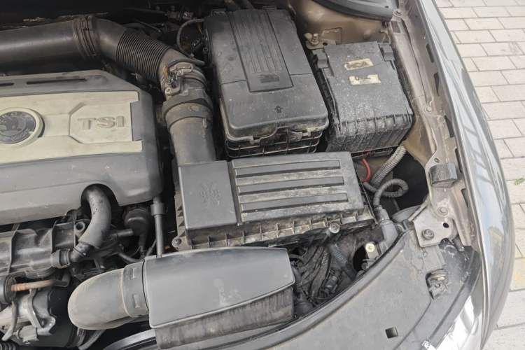 Used Skoda Superb 2012 1.8TSI Automatic Elegant Edition Engine Bay Left
