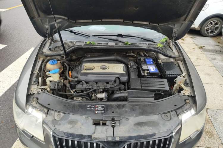 Used Skoda Superb 2012 1.8TSI Automatic Elegant Edition Engine Bay