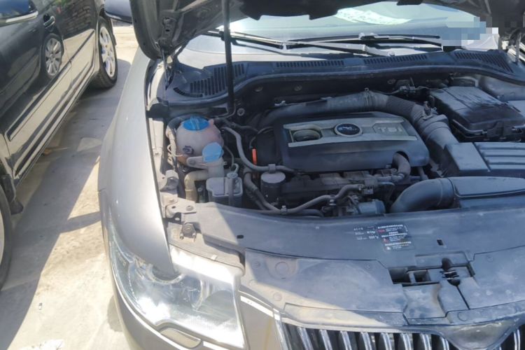 Used Skoda Superb 2012 1.8TSI Automatic Elegant Edition Engine Bay Right