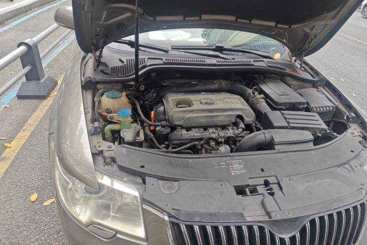 Used Skoda Superb 2012 1.8TSI Automatic Elegant Edition Engine Bay Right