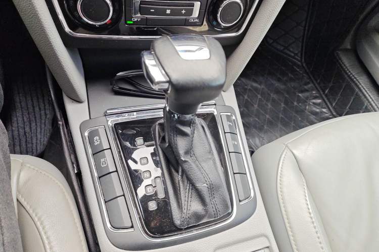 Used Skoda Superb 2012 1.8TSI Automatic Prestige Edition Gear Lever