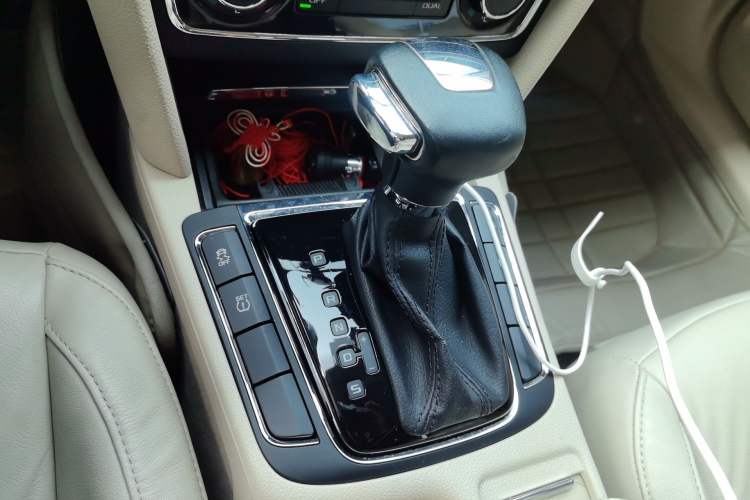 Used Skoda Superb 2012 1.8TSI Automatic Prestige Edition Gear Lever