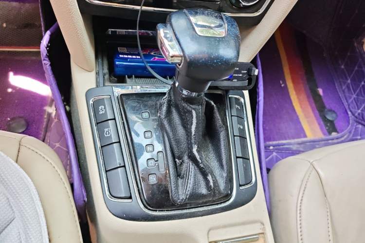 Used Skoda Superb 2012 1.8TSI Automatic Prestige Edition Gear Lever