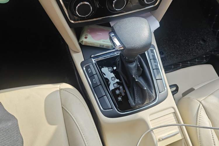 Used Skoda Superb 2012 1.8TSI Automatic Elegant Edition Gear Lever