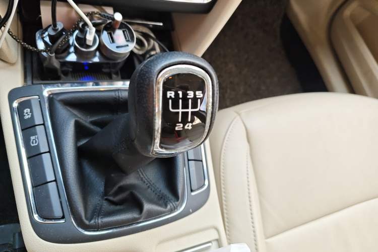 Used Skoda Superb 2012 1.8TSI Manual Elegant Edition Gear Lever