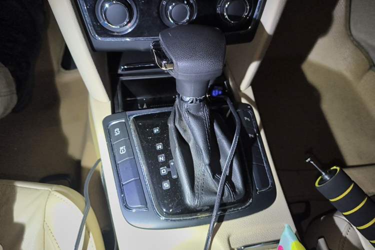 Used Skoda Superb 2012 1.8TSI Automatic Elegant Edition Gear Lever