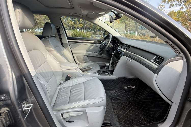 Used Skoda Superb 2012 1.8TSI Automatic Prestige Edition Headliner