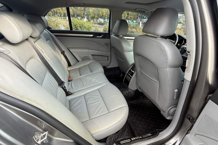 Used Skoda Superb 2012 1.8TSI Automatic Prestige Edition Interior 4