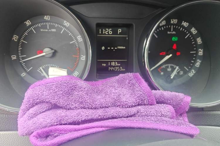 Used Skoda Superb 2012 1.4TSI DSG Zhiya Edition Odometer Close Up