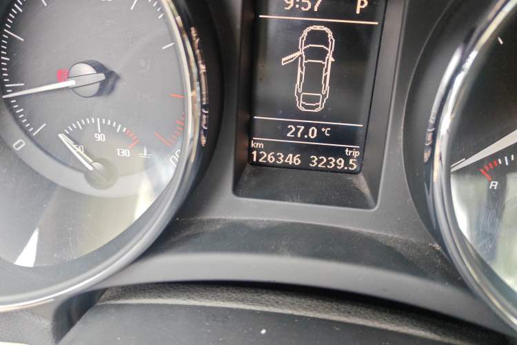 Used Skoda Superb 2012 1.8TSI Automatic Elegant Edition Odometer Close Up