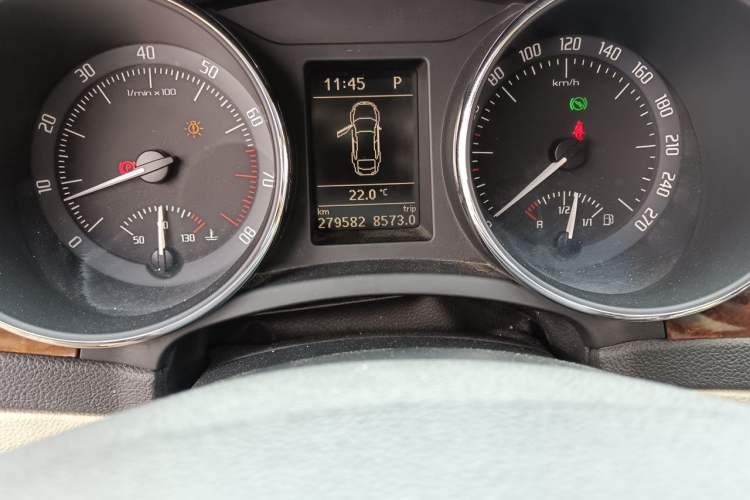 Used Skoda Superb 2012 1.4TSI DSG Elegant Edition Odometer Close Up