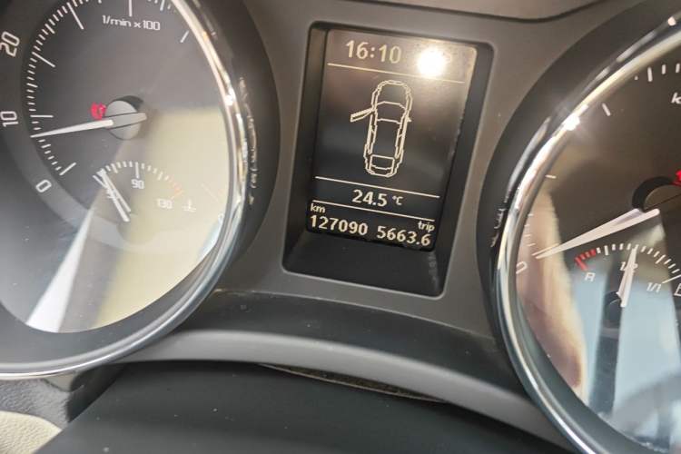Used Skoda Superb 2012 1.8TSI Automatic Elegant Edition Odometer Close Up