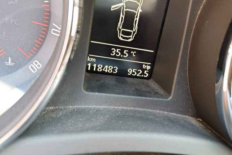 Used Skoda Superb 2012 1.8TSI Manual Elegant Edition Odometer Close Up