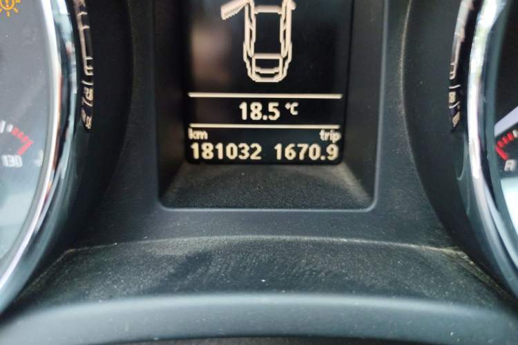 Used Skoda Superb 2012 1.8TSI Automatic Elegant Edition Odometer Close Up