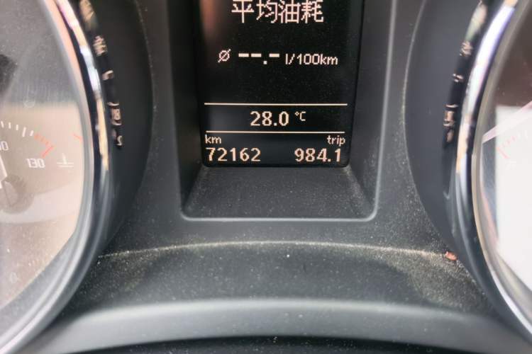 Used Skoda Superb 2012 1.8TSI Manual Elegant Edition Odometer Close Up
