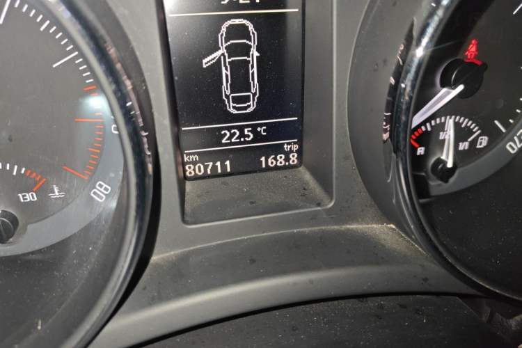 Used Skoda Superb 2012 1.8TSI Manual Elegant Edition Odometer Close Up