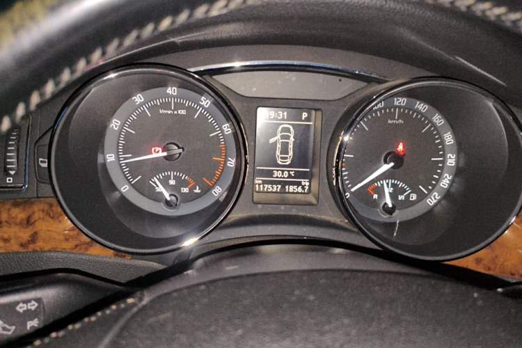 Used Skoda Superb 2012 1.8TSI Automatic Elegant Edition Odometer Close Up