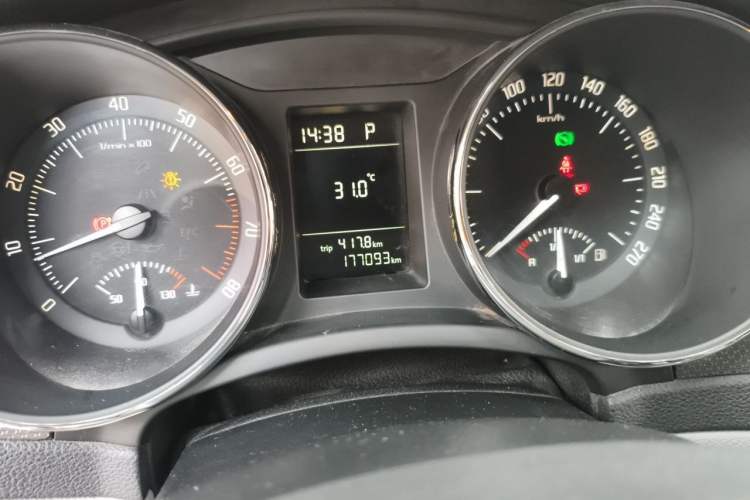 Used Skoda Superb 2012 1.4TSI DSG Zhiya Edition Odometer Close Up