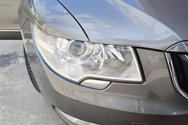 Used Skoda Superb 2012 1.8TSI Manual Elegant Edition Right Front Headlight