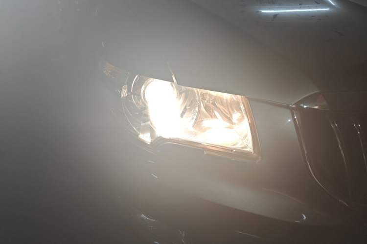 Used Skoda Superb 2012 1.8TSI Manual Elegant Edition Right Front Headlight