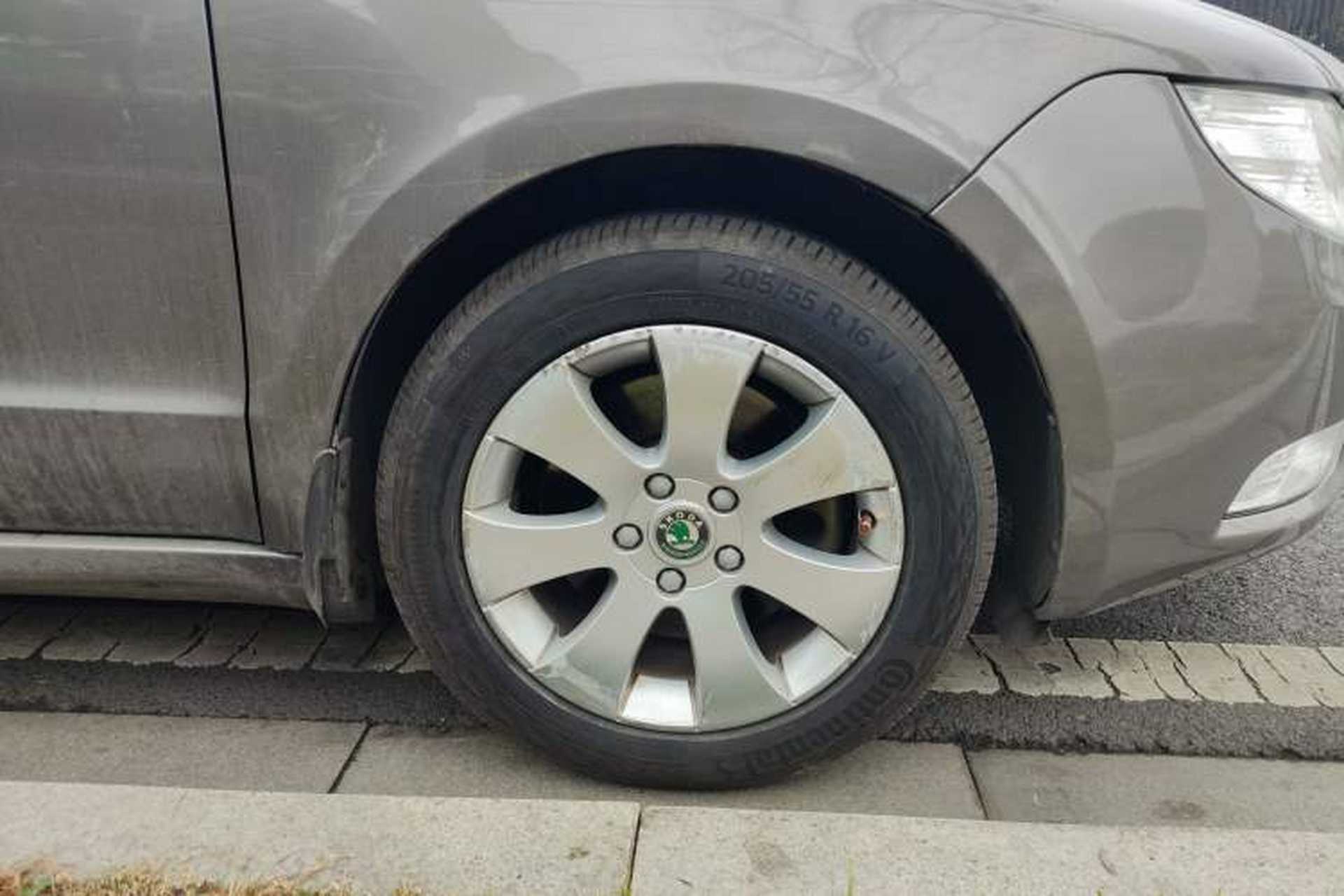 Used Skoda Superb 2012 1.4TSI DSG Zhiya Edition Right Front Wheel Hub
