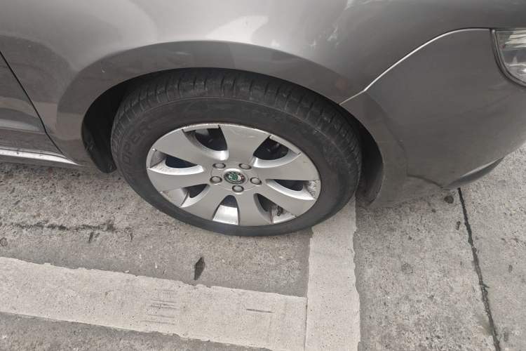 Used Skoda Superb 2012 1.4TSI DSG Zhiya Edition Right Front Wheel Hub