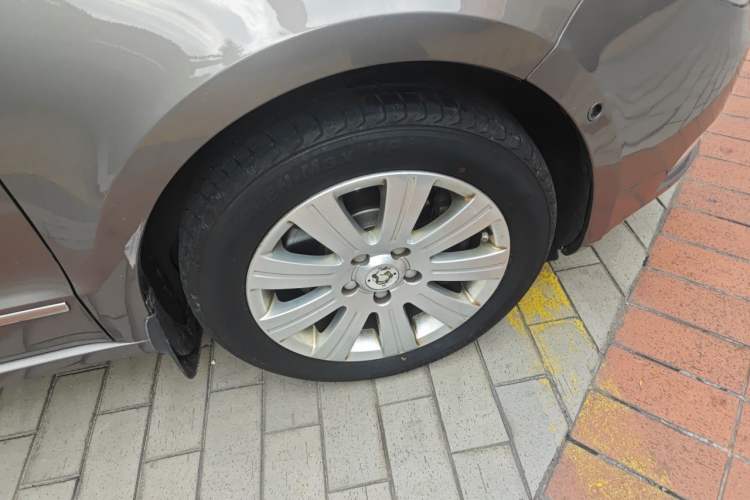 Used Skoda Superb 2012 1.8TSI Automatic Elegant Edition Right Front Wheel Hub