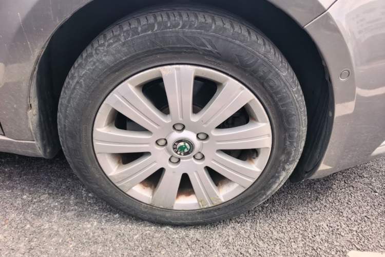 Used Skoda Superb 2012 1.8TSI Manual Elegant Edition Right Front Wheel Hub