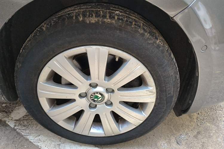 Used Skoda Superb 2012 1.8TSI Automatic Elegant Edition Right Front Wheel Hub