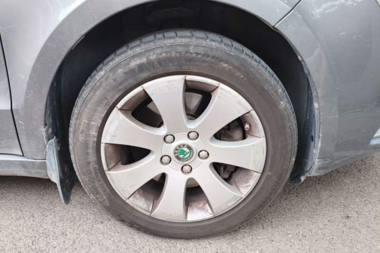 Used Skoda Superb 2012 1.4TSI DSG Zhiya Edition Right Front Wheel Hub
