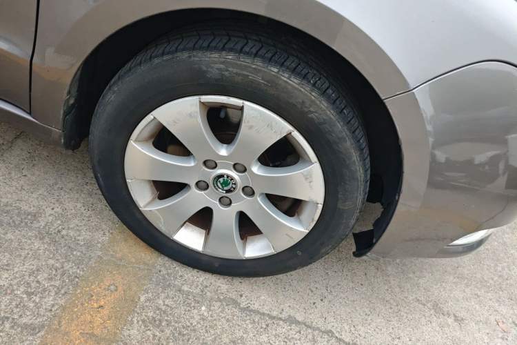 Used Skoda Superb 2012 1.4TSI DSG Zhiya Edition Right Front Wheel Hub